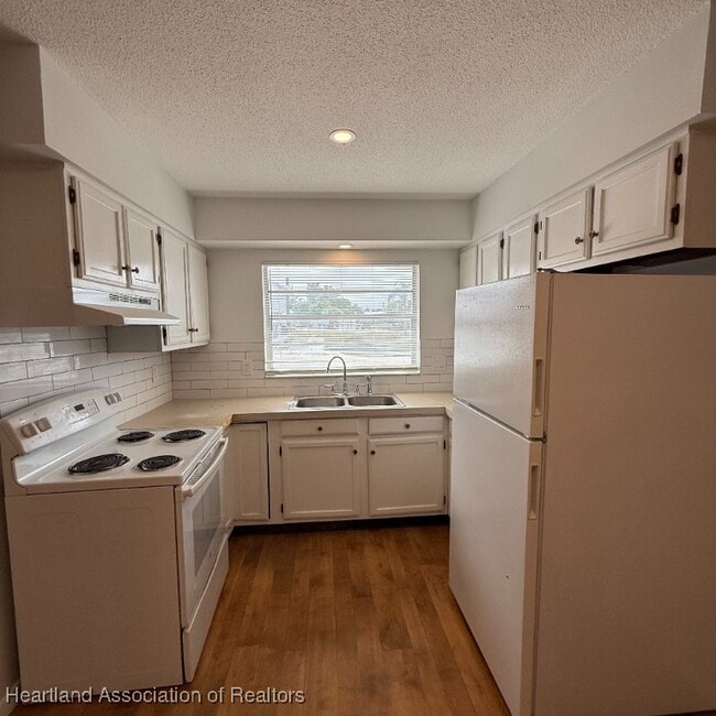 Building Photo - 317 E Main St