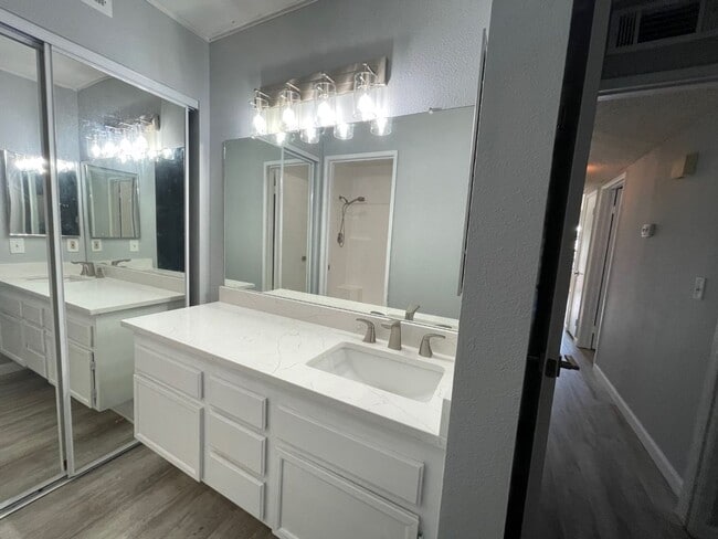 Building Photo - Located in the charming city of San Marcos This 2 bedroom 2 bathroom available on June