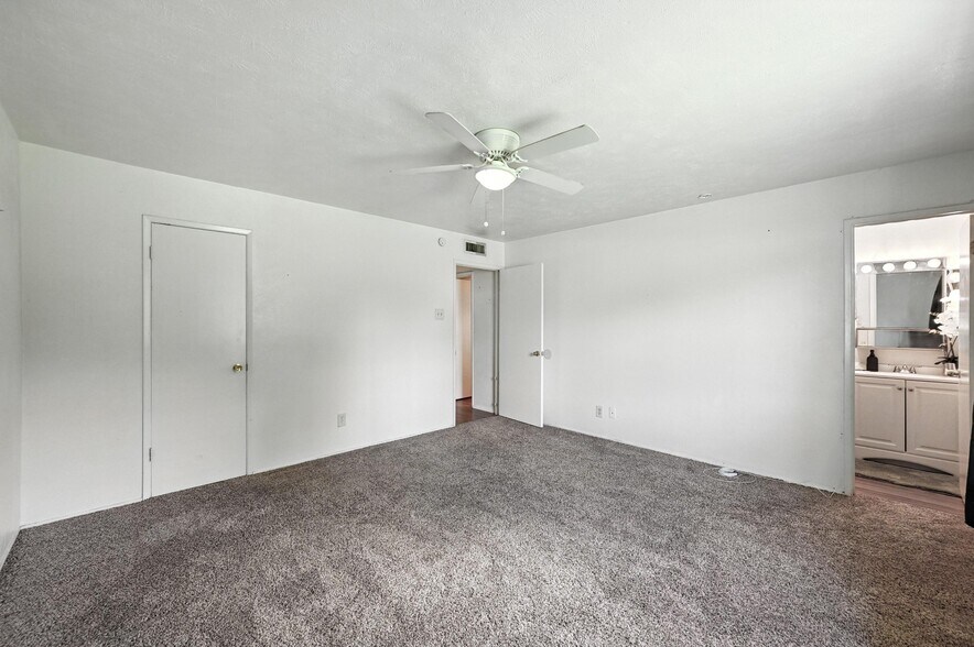 Building Photo - 7101 Christie Ln