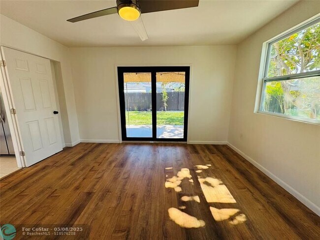 Building Photo - 1472 NE 30th Ct