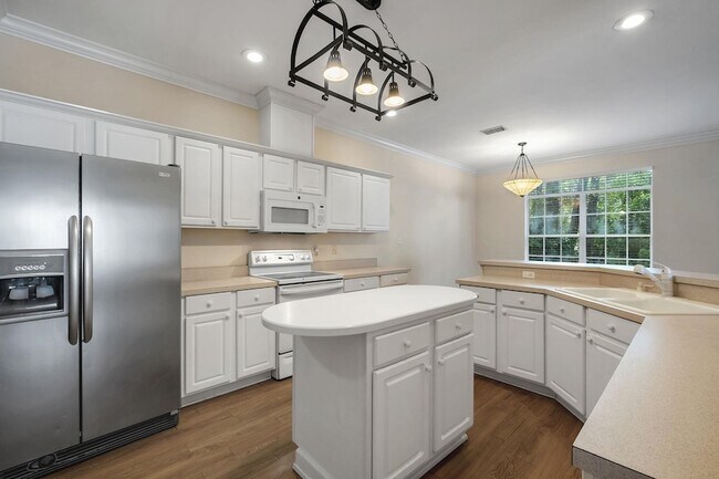 Building Photo - 8313 Elan Dr