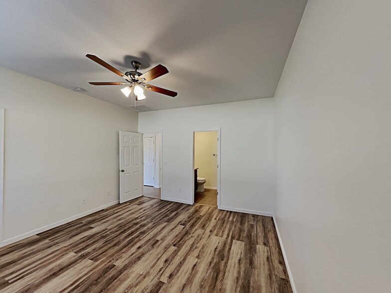 Building Photo - 868 Basswood Ave