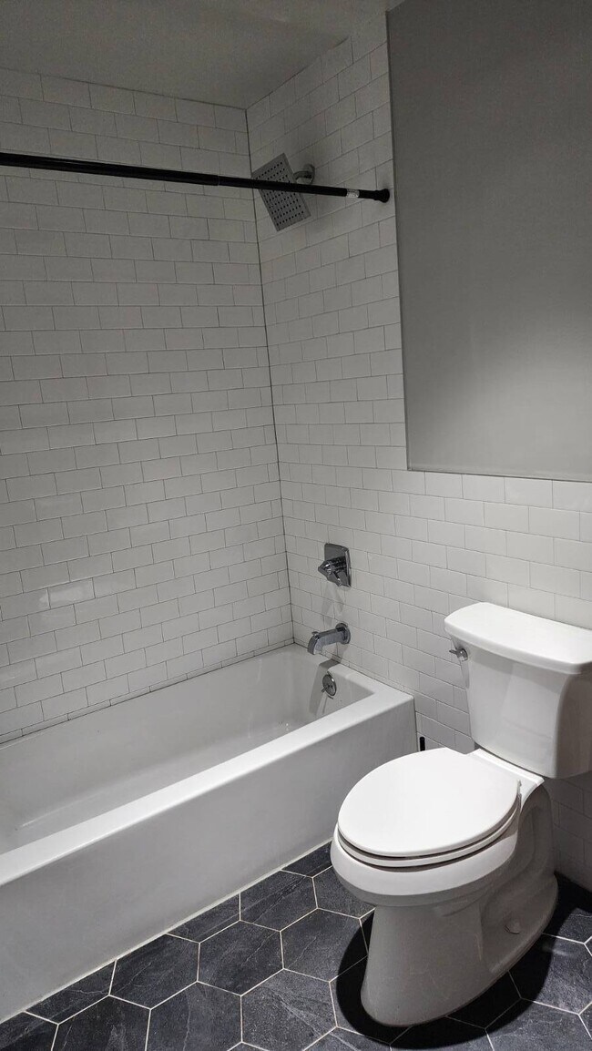 Building Photo - 1232 Putnam Ave