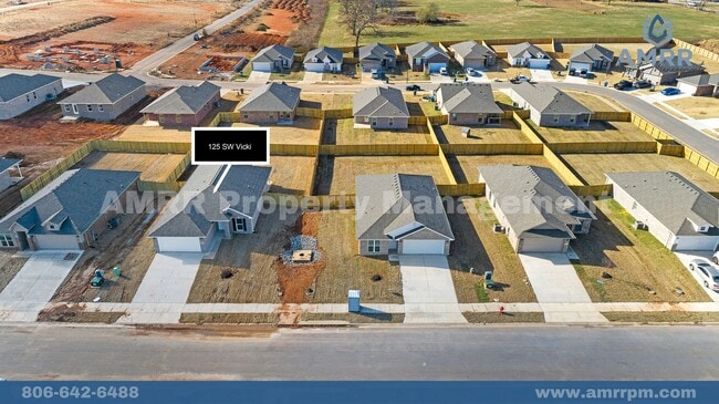 Building Photo - 125 SW Vicki St