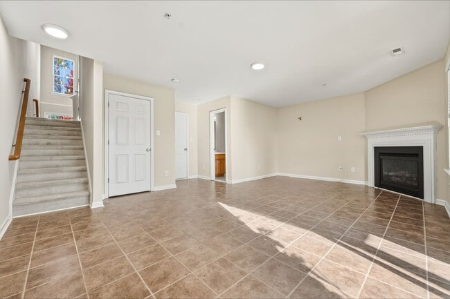 Building Photo - Bright and Spacious 3-Bed Home Near Homest...