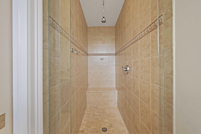 Building Photo - 285 SE 6th Ave