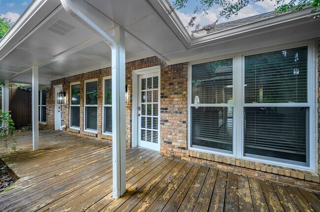 Building Photo - 9127 Valley Chapel Ln