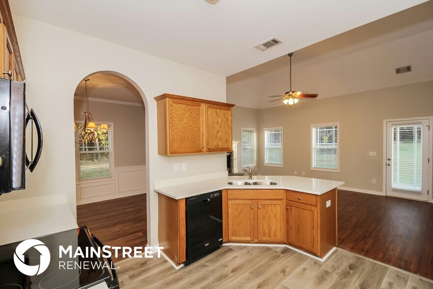 Building Photo - 203 Arbor Dr
