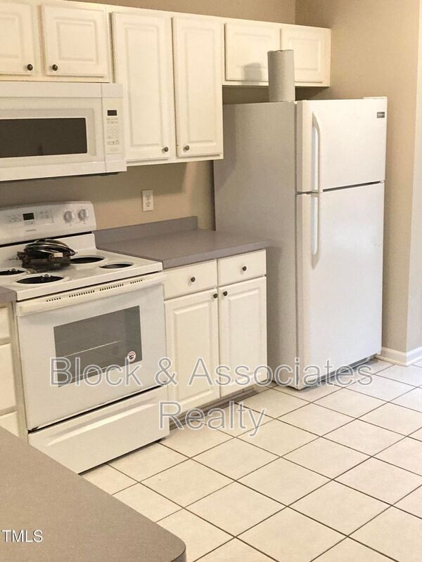 Building Photo - 400 Creekway Dr