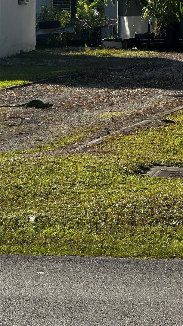 Building Photo - 4548 SW 33rd Ave