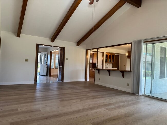 Building Photo - 6517 N San Pedro Ave