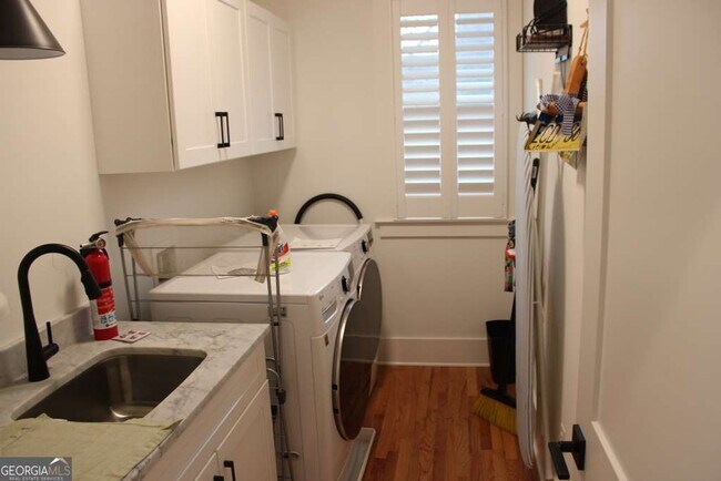 Building Photo - 232 Wilbur Ave SE