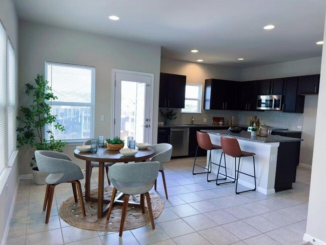 Building Photo - 9709 Morning Iris Dr