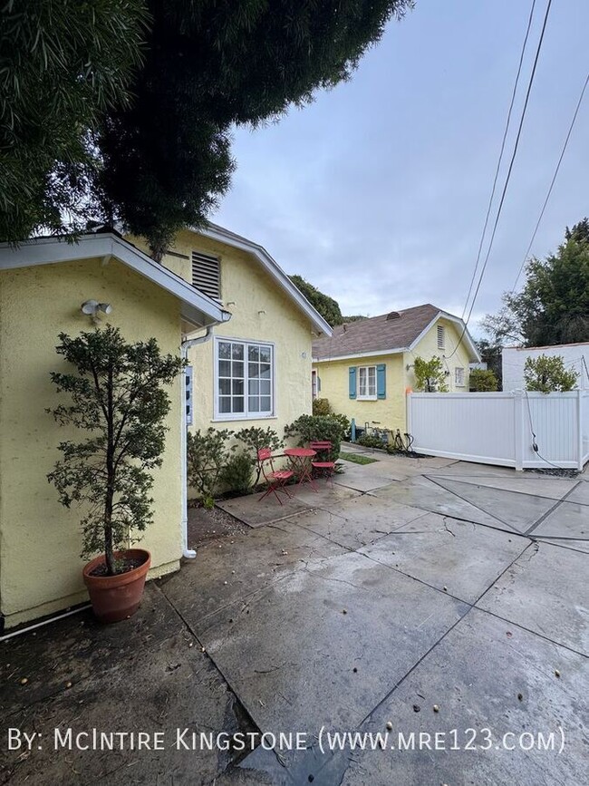 Building Photo - Beautiful 1BD / 1BA Unit in West Hollywood