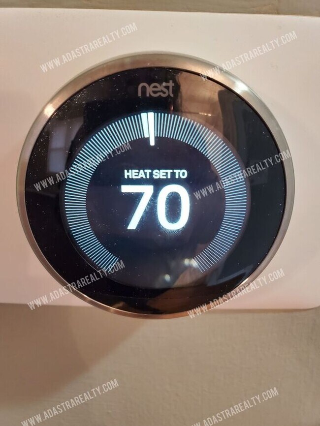 Building Photo - Beautiful 3 Bed/1 Bath Home in KCMO-Available NOW!!