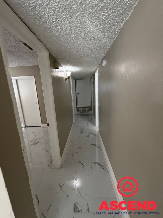 Building Photo - 3 Bedroom Home in East Bakersfield