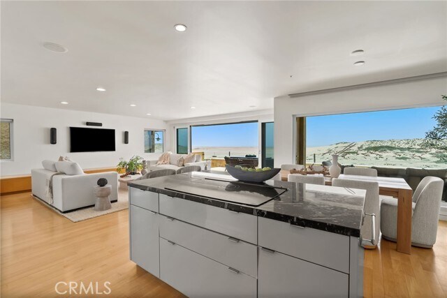 Building Photo - 1554 E Oceanfront