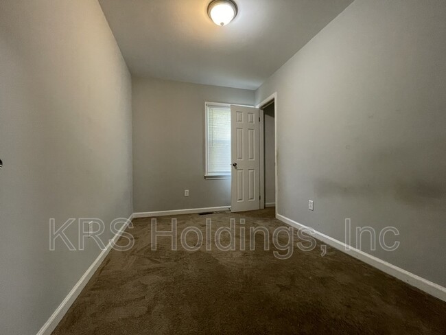 Building Photo - 117 Beechwood Ave