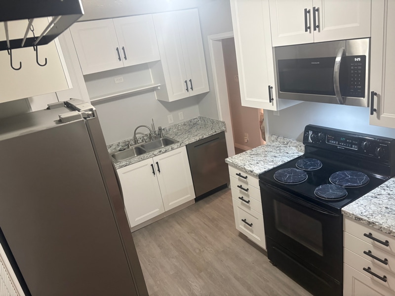 Building Photo - 8757 W Helen Dr