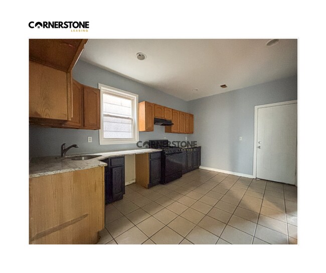 Building Photo - 483 Avon Ave