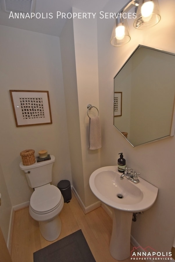 Building Photo - 364 Dun Robbin Dr