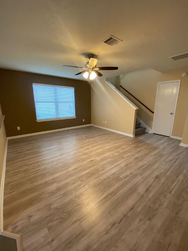 Building Photo - Spacious 4Bed, 2.5 Bath plus Bonus Room, 2-story home in the desirable Remington Grove community!