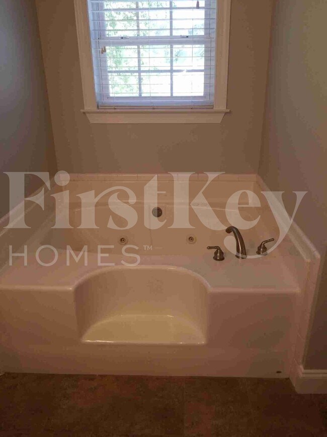 Building Photo - 1911 Chestnut Oak Ln