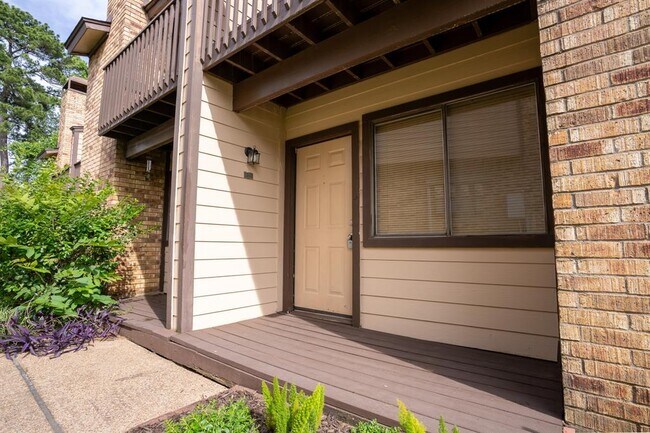 Building Photo - 2521 Crosstimbers St