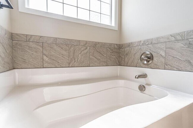 Building Photo - 151 Titleist Ct