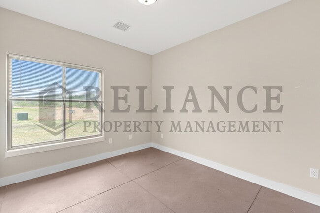 Building Photo - 4809 N Hillside Ct