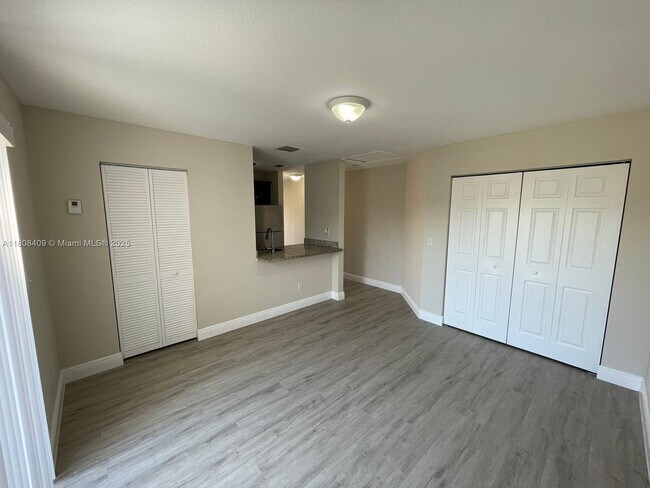 Building Photo - 1471 NW 22nd Ct