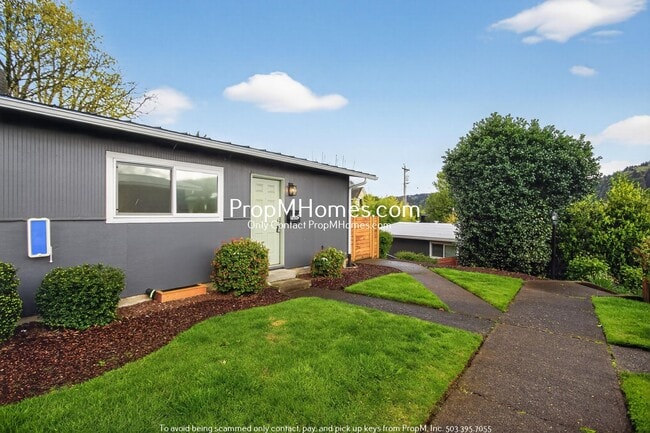 Building Photo - Updated Two Bedroom Unit with St Johns Views!