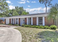 Building Photo - 702 Mayflower Ave