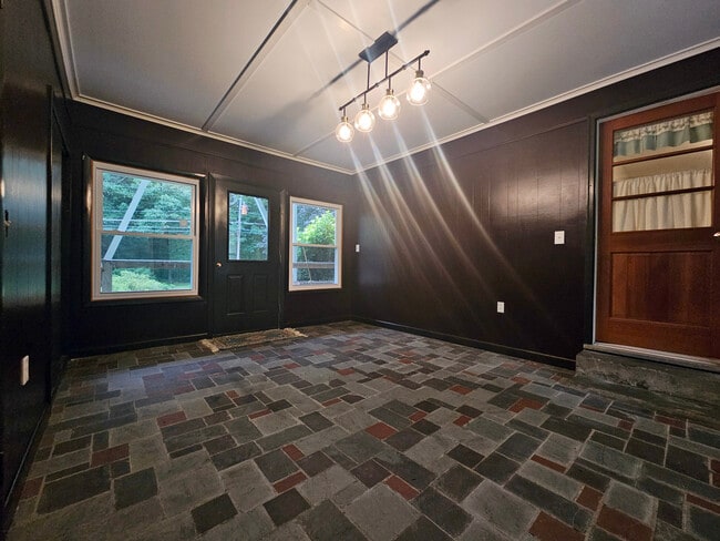 Breezeway - 139 Lisbon Rd