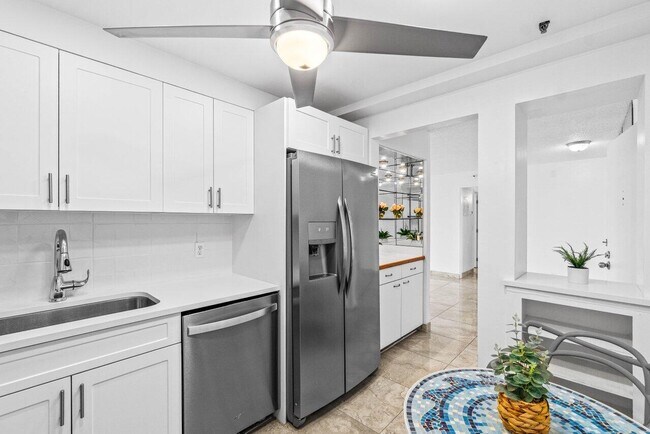 Building Photo - 4511 S Ocean Blvd