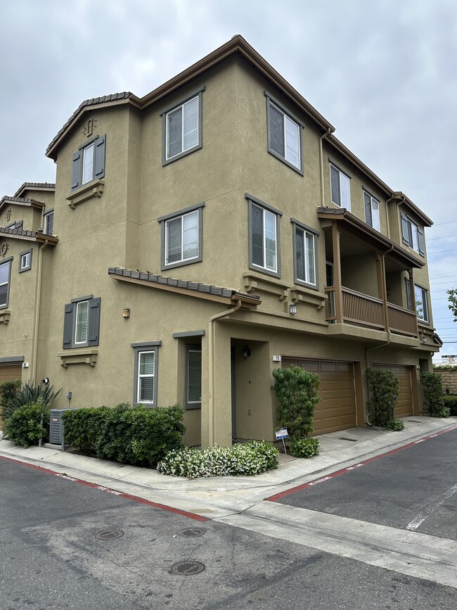 Unit 711 (corner) - 22919 Mariposa Ave
