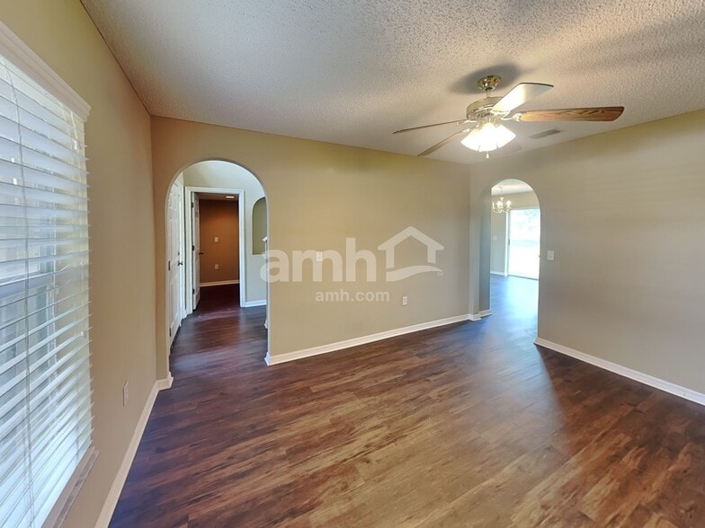 Building Photo - 244 Verzon Ct