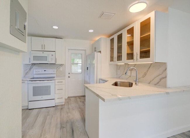 Building Photo - 1317 SW 31st St