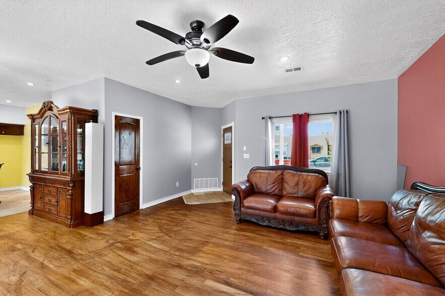 Building Photo - 244 Glenridge Park Ln NE