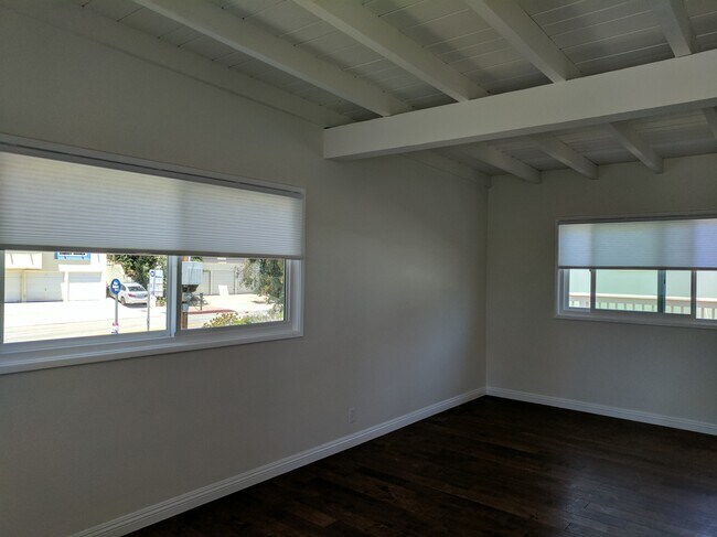 Building Photo - 16558 W Sunset Blvd