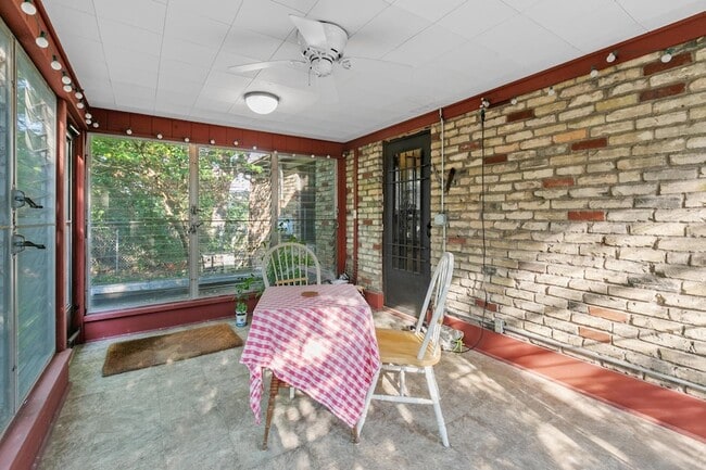 Building Photo - 201 Melbourne Ave SE