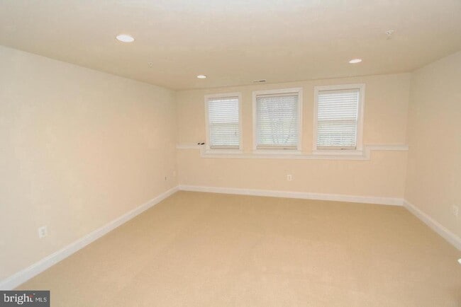 Building Photo - 8043 Reserve Way