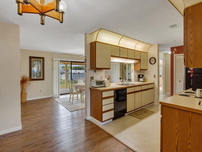 Building Photo - 2543 SE Price Ct