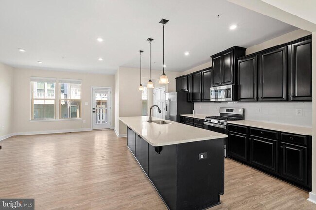 Building Photo - 6056 Murray Terrace