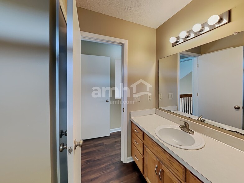 Building Photo - 2011 Lassiter Dr