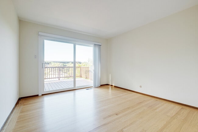 Building Photo - 90 Geldert Dr