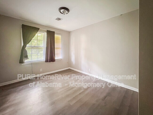 Building Photo - 1701 Longmeadow Dr
