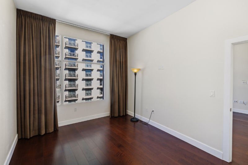 Building Photo - 530 K St