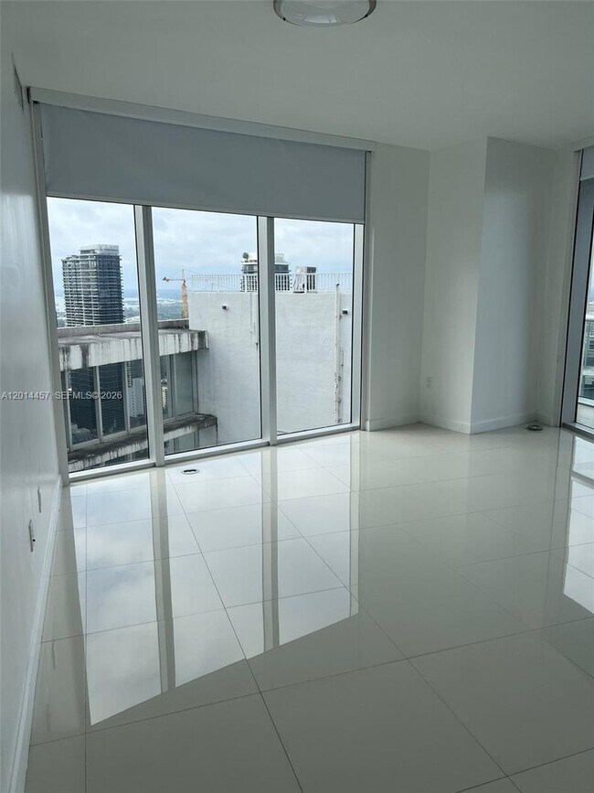 Building Photo - 475 Brickell Ave