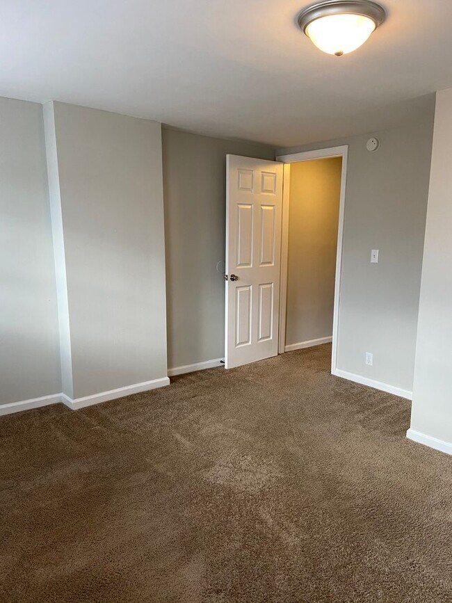 Building Photo - 360-362 E Hinman Avenue